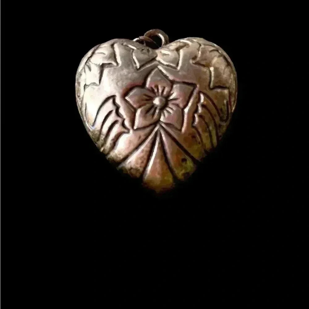Silver Antique Puff Heart Pendant With Flowers